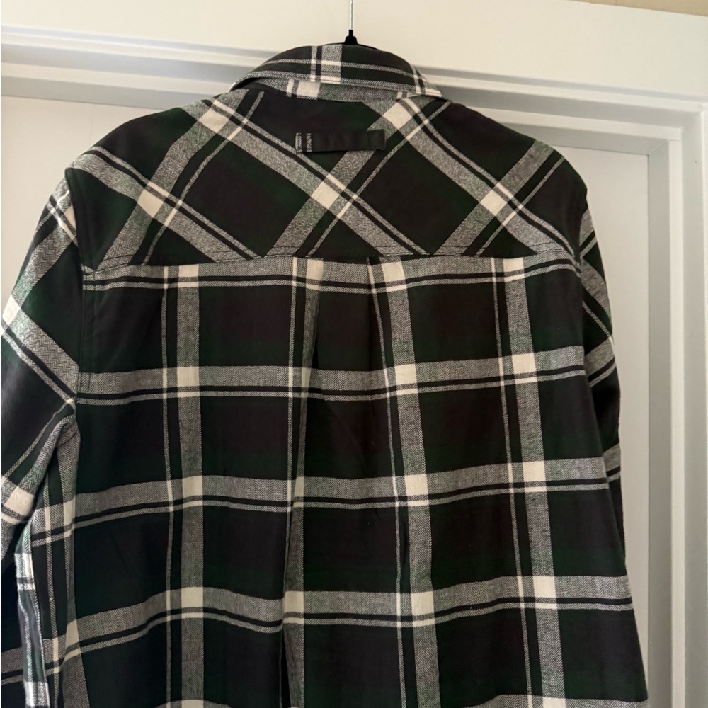 Men’s size large button front flannel shirt. Legendary white tails - Picture 5 of 8